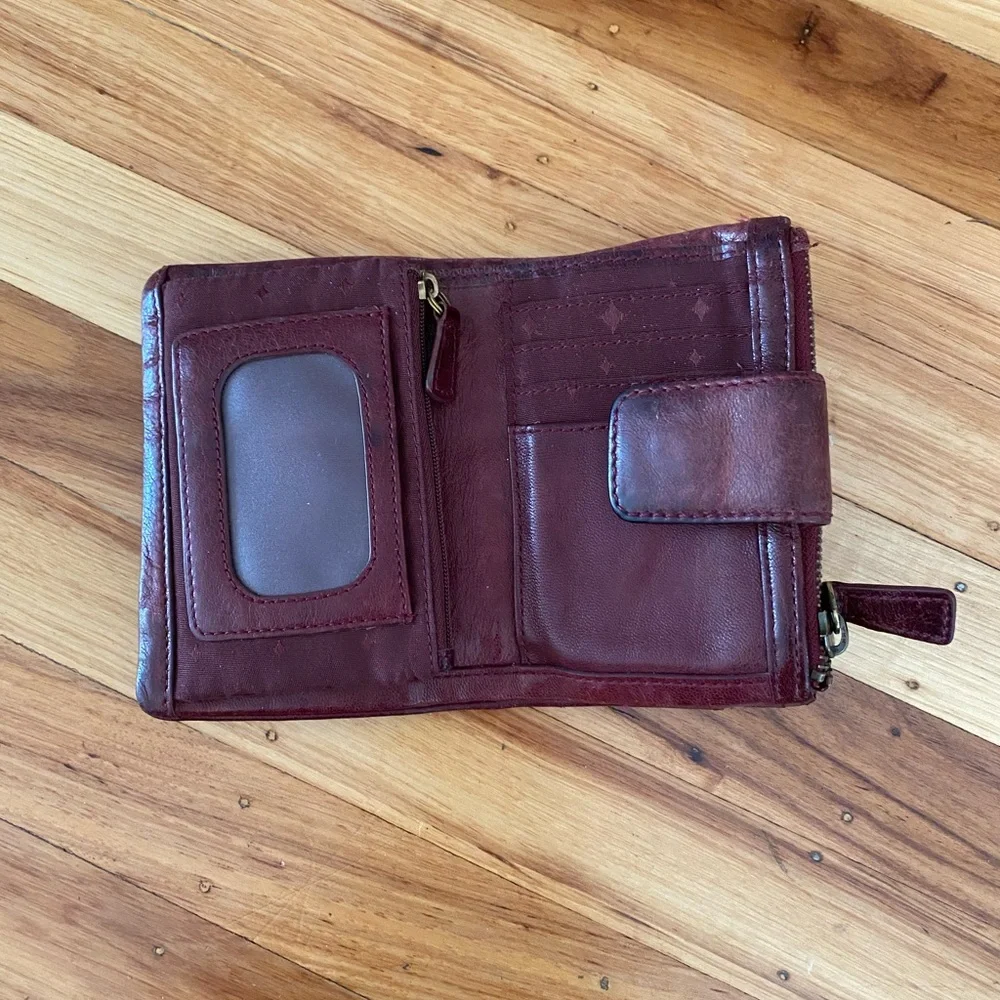 Fossil Deep Burgundy Leather Compact Wallet with Plaque
